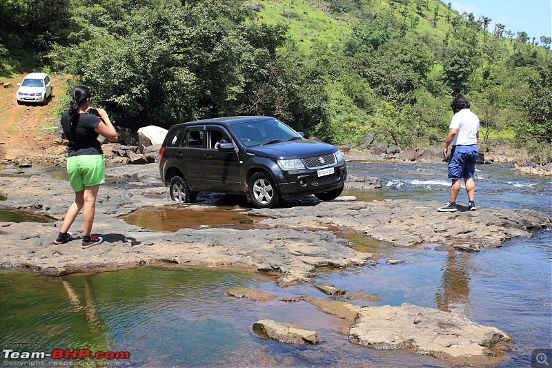 2 Grand Vitaras go offroading - At Panshet Lake-014-approaching-tricky-part-notice-wheelspincompressed.jpg