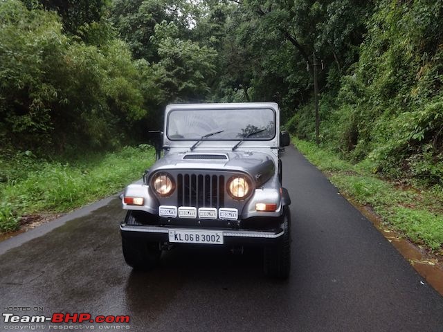 Thar Crde and an Isuzu Monk-dsc01161.jpg