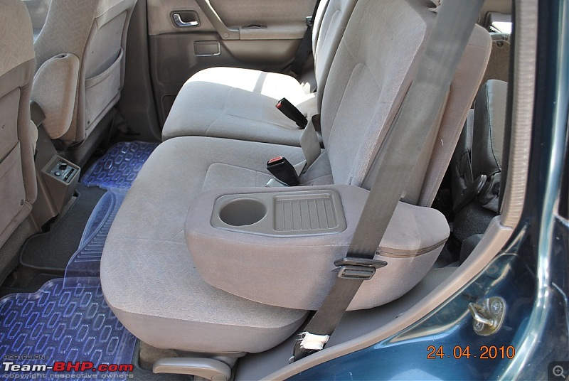 Mitsubishi Pajero 2.8-pajero-back-seat.jpg