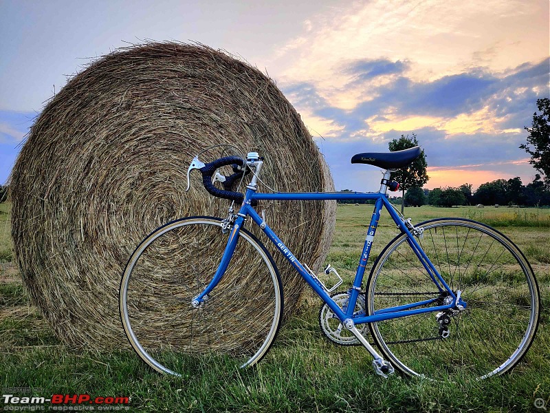 I bought a 40-year old cycle, its hilarious-bale.jpg