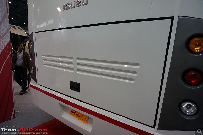 SML Isuzu @ Auto Expo 2016-5.jpg