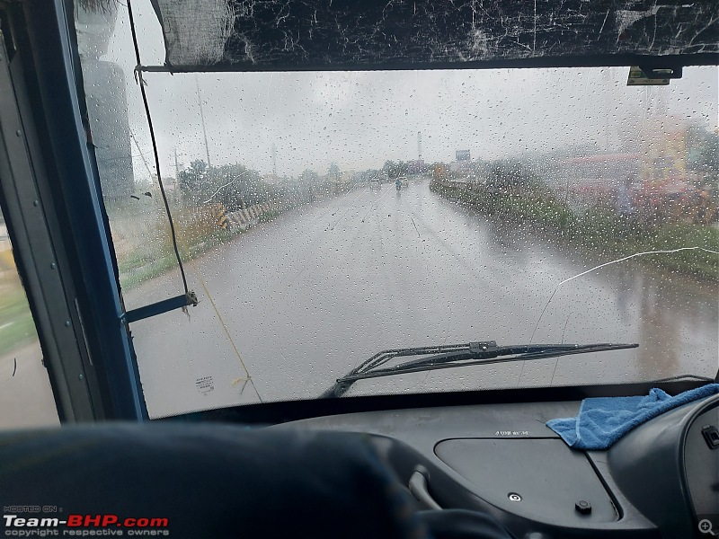 Volvo B7R Bus at 14 Years and 21 Lakh km | Experience with a difference-2k10volvo_drivinginrain.jpg