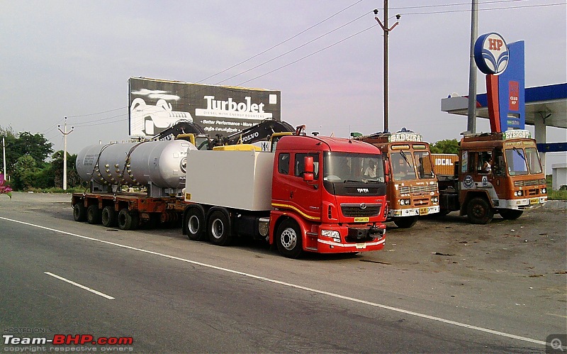 106 Tyred Volvo Trailer & other Over-Size Cargo movers-p280511_17.05_01.jpg