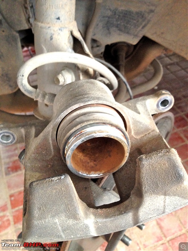 DIY: Honda Civic Brake overhaul (pistons & caliper lubrication)-fr-pistin.jpg