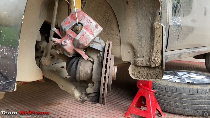 VW Polo DIY: Servicing the front brakes (FN 3 brake system)-8.jpg