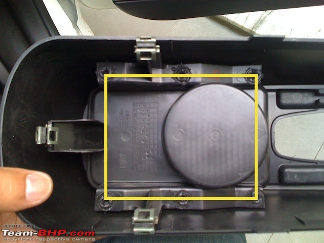 DIY PICS : Fiat Punto Armrest-console-bottom.jpg