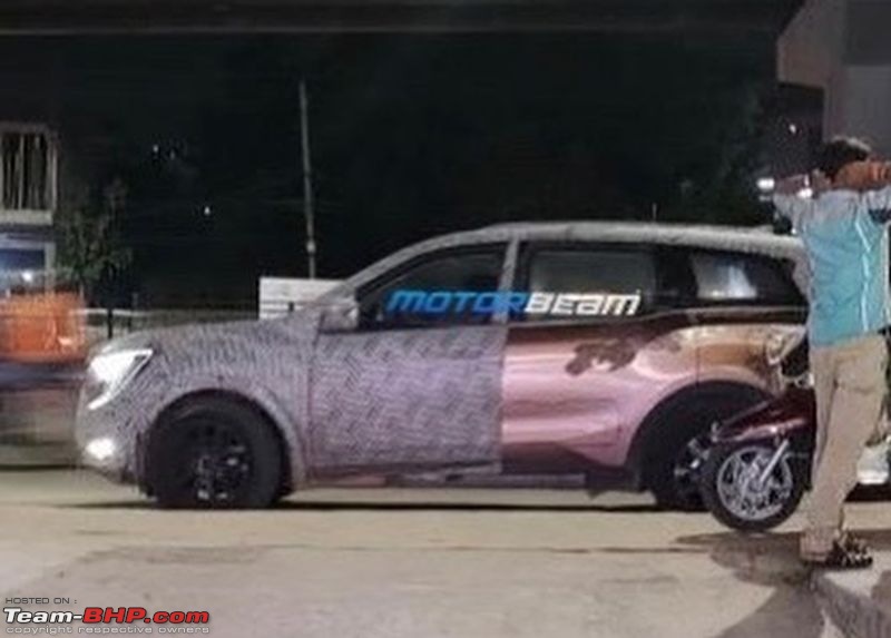 Bronze Mahindra XUV700 test mule spotted; is it an electric version?-348220680_819433542932613_6678902679217164713_n.jpg