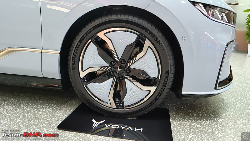 Voyah Chasing Light Review | A review of a Luxury EV by DongFeng, China-18.png