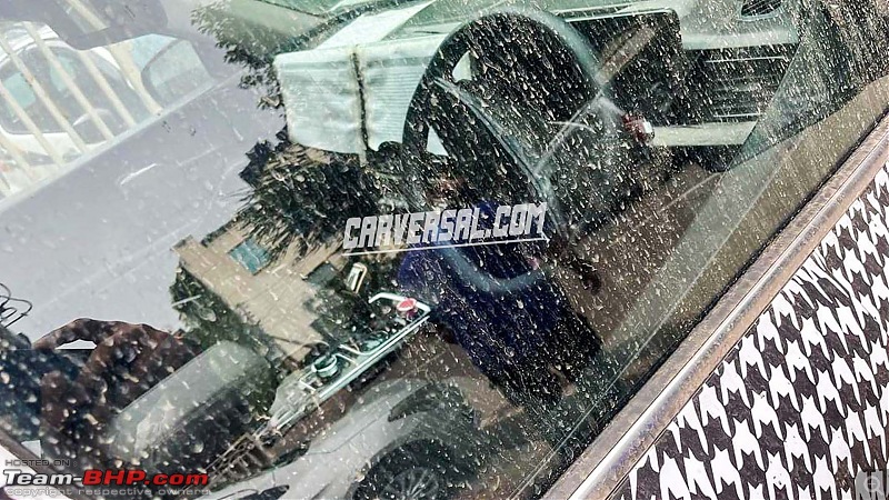Bronze Mahindra XUV700 test mule spotted; is it an electric version?-e81.jpg
