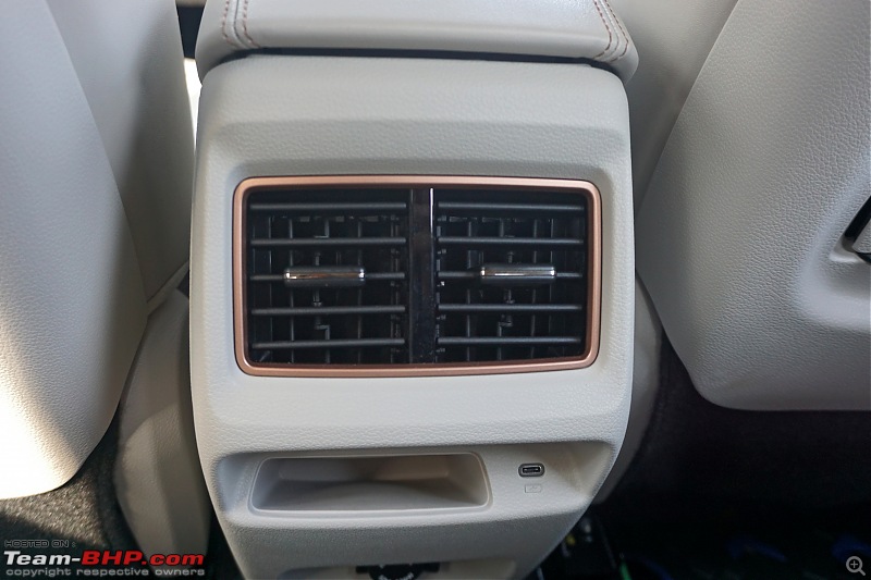 2024 Mahindra XUV400 Pro Review-2024_mahindra_xuv400_pro_interior_42.jpg
