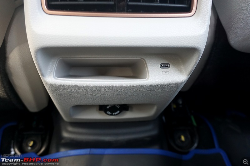 2024 Mahindra XUV400 Pro Review-2024_mahindra_xuv400_pro_interior_43.jpg