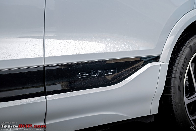 Audi Q6 e-tron Review-2024_audi_q6_etron_exterior_08.jpg