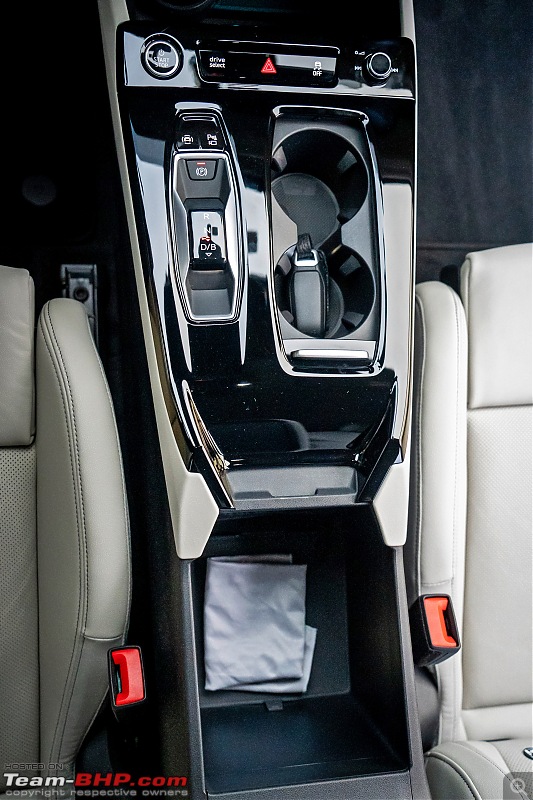 Audi Q6 e-tron Review-2024_audi_q6_etron_interior_16.jpg