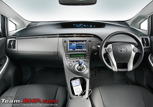 Toyota Prius with roof-mounted solar panel-toyotapriusdashboard059.jpg