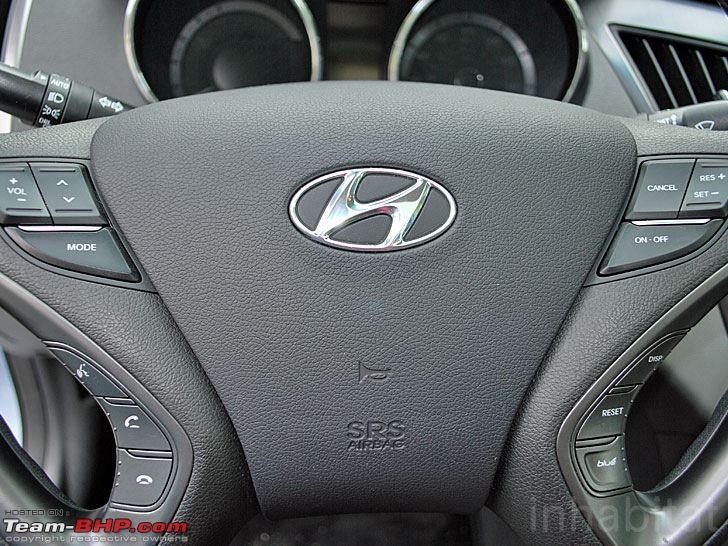 SCOOP Pics! 2014 Hyundai i20 spotted testing in India *UPDATE* Now launched @ 4.89L-rszhyundaisonatasteeringwheel.jpg