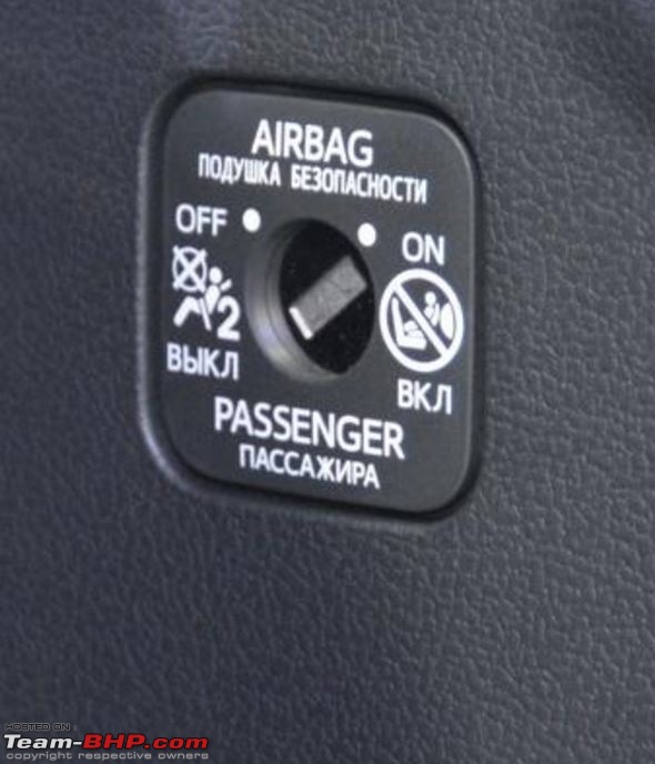 Toyota Prius @ Auto Expo 2016-airbag.jpg