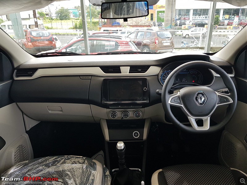 Renault Triber, the Kwid-based MPV. EDIT : Launched at Rs. 4.95 lakhs-dashboard.jpg