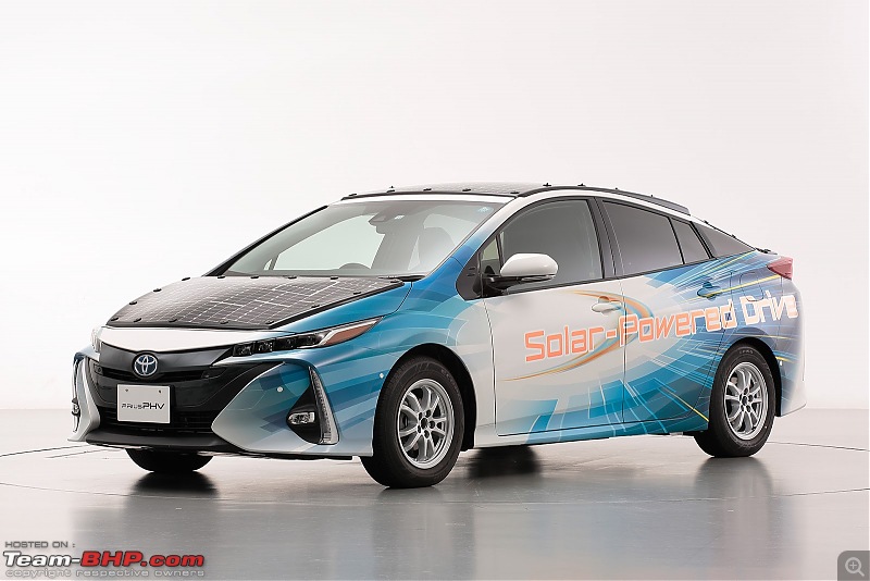 Toyota Prius with roof-mounted solar panel-toyotapriussolar-1.jpg