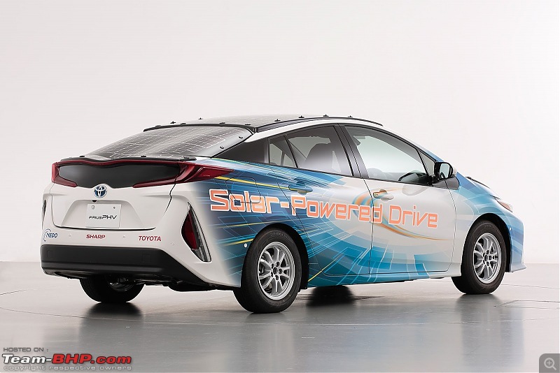 Toyota Prius with roof-mounted solar panel-toyotapriussolar-5.jpg