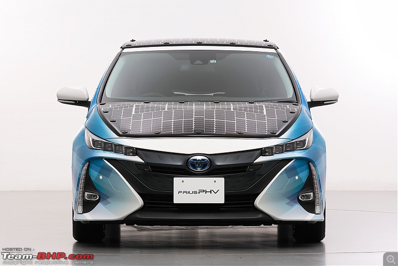 Toyota Prius with roof-mounted solar panel-toyotapriussolar-6.jpg