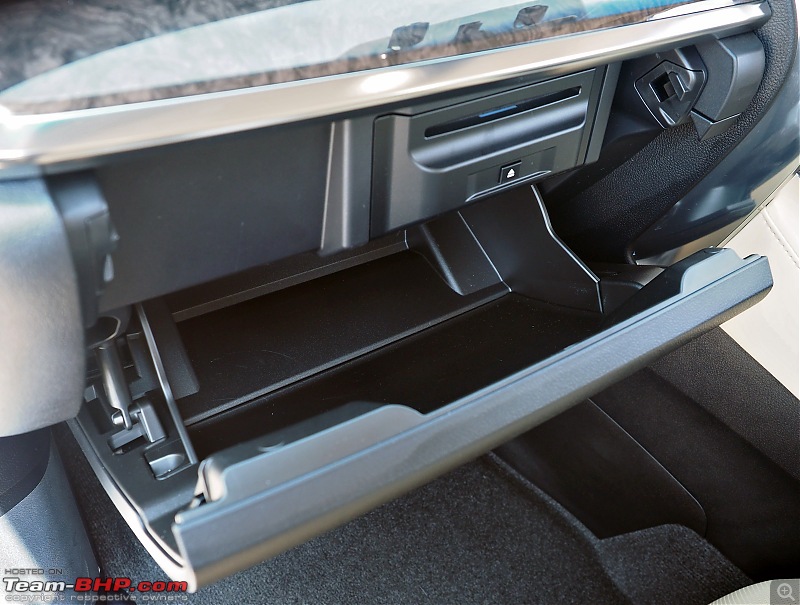 A Close Look: Toyota Vellfire-p2220543.jpg