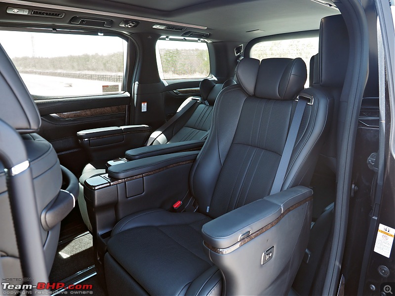 A Close Look: Toyota Vellfire-p2220621.jpg