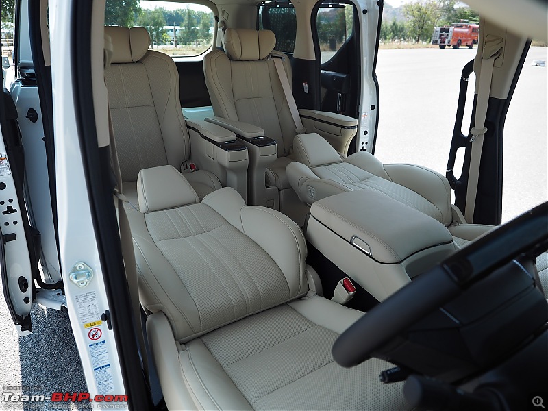 A Close Look: Toyota Vellfire-p2220536.jpg