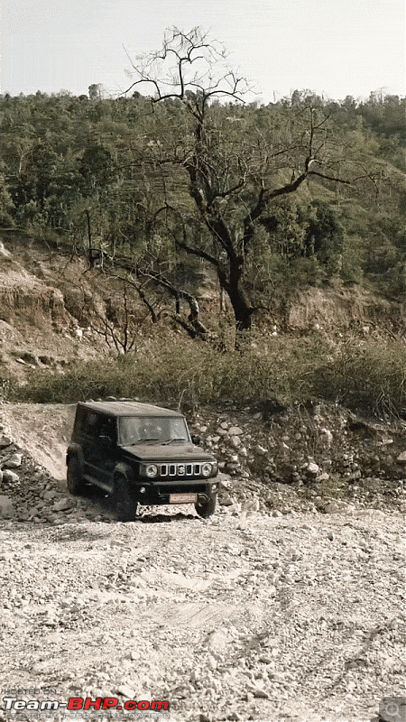 Maruti Jimny 4-door @ Auto Expo 2023-ezgif.comoptimize.gif