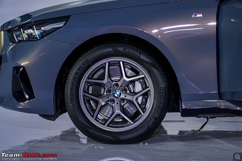 2024 BMW 5 Series LWB (G68) | A Close Look & Preview-2024_bmw_5_series_lwb_preview_exterior_06.jpg