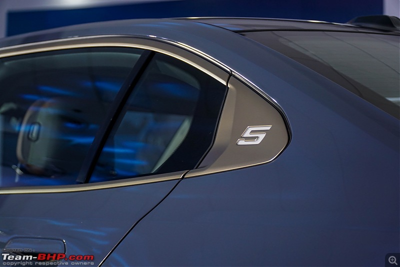 2024 BMW 5 Series LWB (G68) | A Close Look & Preview-2024_bmw_5_series_lwb_preview_exterior_12.jpg