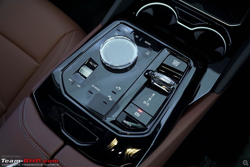 2024 BMW 5 Series LWB (G68) | A Close Look & Preview-2024_bmw_5_series_lwb_preview_interior_13.jpg