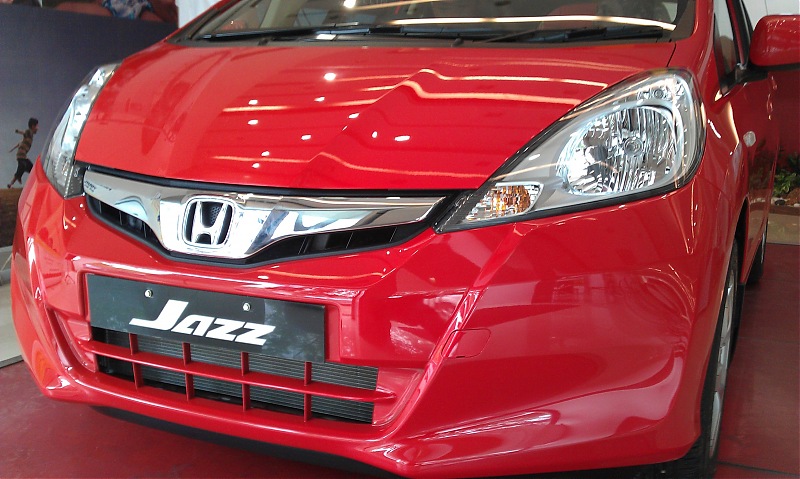 Honda slashes price on Jazz as well ? EDIT: Launch pics of new Jazz Pg.56-imag0307_1.jpg