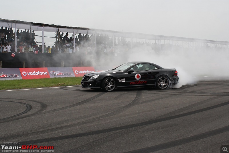 Report & Pics : Lewis Hamilton at Chennai's MMSC track-smoke2.jpg