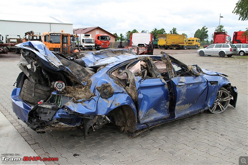 BMW M5 crashes at 300 kph, occupants survive!-crashedf10bmwm52.jpg