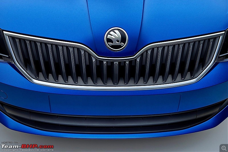 Next-generation Skoda Fabia caught testing-newskodafabiateasershowssimpledesignofnewheadlightsupdate_3.jpg