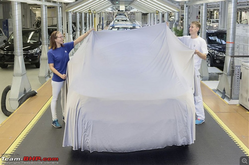 All-new Volkswagen Tiguan spied undisguised-volkswagentiguanteaserfrankfurt2015.jpg