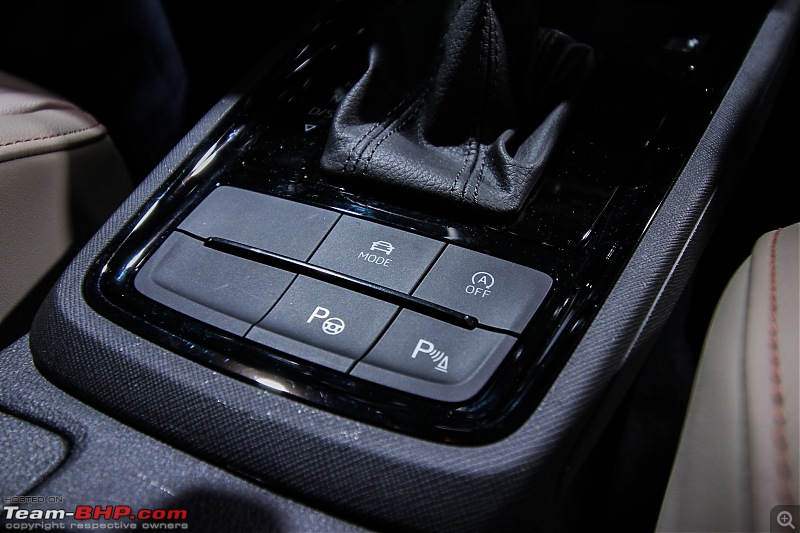 Skoda Scala : Official Preview-gearleverl_console.jpg