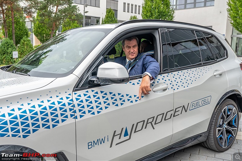 BMW hydrogen car pilot production in 2022; based on X5 SUV-20220902_163413.jpg