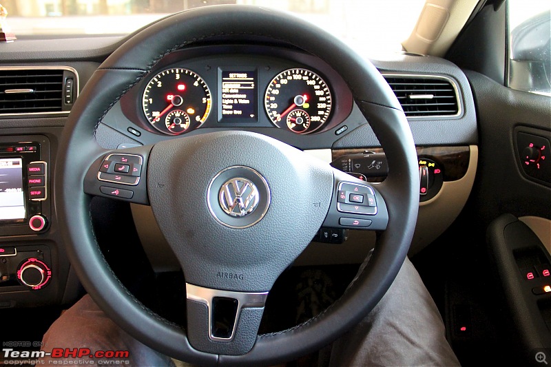 2011 Volkswagen Jetta Highline AT-au-jetta-interior-1.jpg