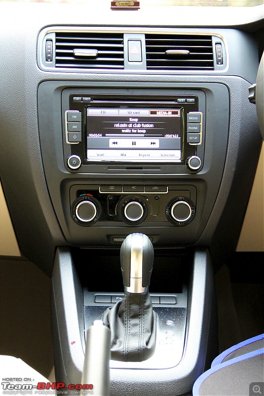 2011 Volkswagen Jetta Highline AT-au-jetta-interior-7.jpg