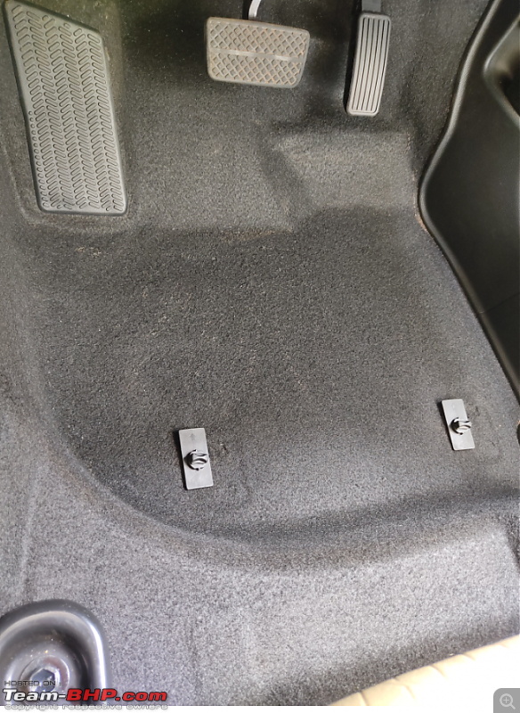 How to fasten the driver-side floor mat?-pin-floor.png