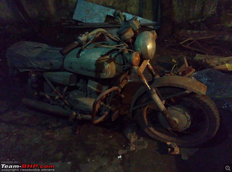 Got gifted a Yamaha RD350. EDIT: Restoration completed-1.jpg