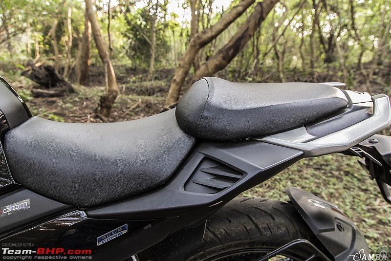 Yamaha FZ25 : An Owner's Point of View-riding-position-2.jpg