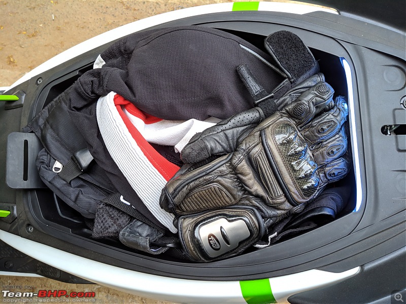 Ather 450 Electric Scooter - Detailed Review-huge_glovebox_1600.jpg