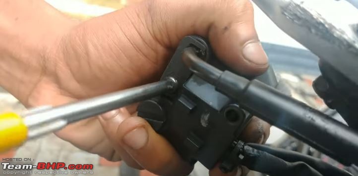 Installing new handlebar, where would this part go?-capt.jpg