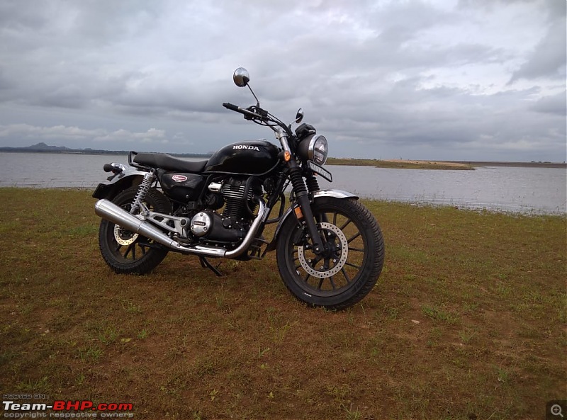 The Honda H'ness CB350, priced at Rs. 1.90 lakh-bikeperspective.jpeg