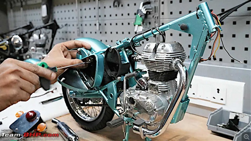 Royal Enfield Classic 500 scale model costs as much as a 100cc scooter-royalenfieldclassiccollectibleworkshop.jpg