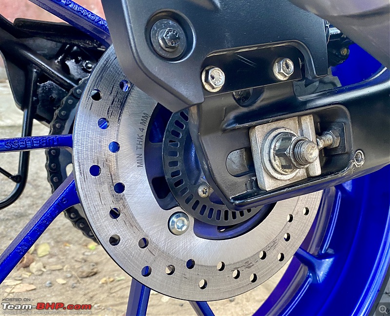 Yamaha R15 v4 Review | Booking, Delivery & Ownership Report-reardisc_side.jpg