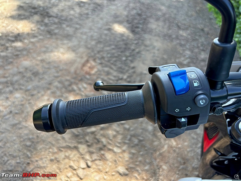 Bajaj Freedom 125 CNG Review-left_stalk.jpg