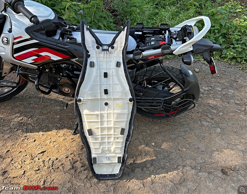 Bajaj Freedom 125 CNG Review-seat_removed.jpg